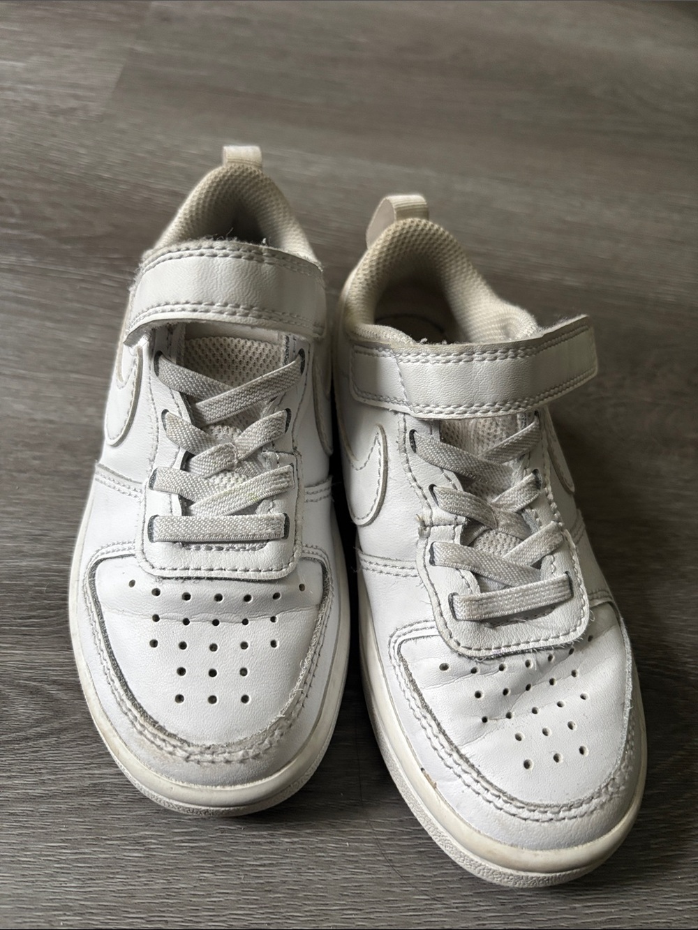 Nike Kids White Low-Top Sneakers with Hook-and-Loop Strap
